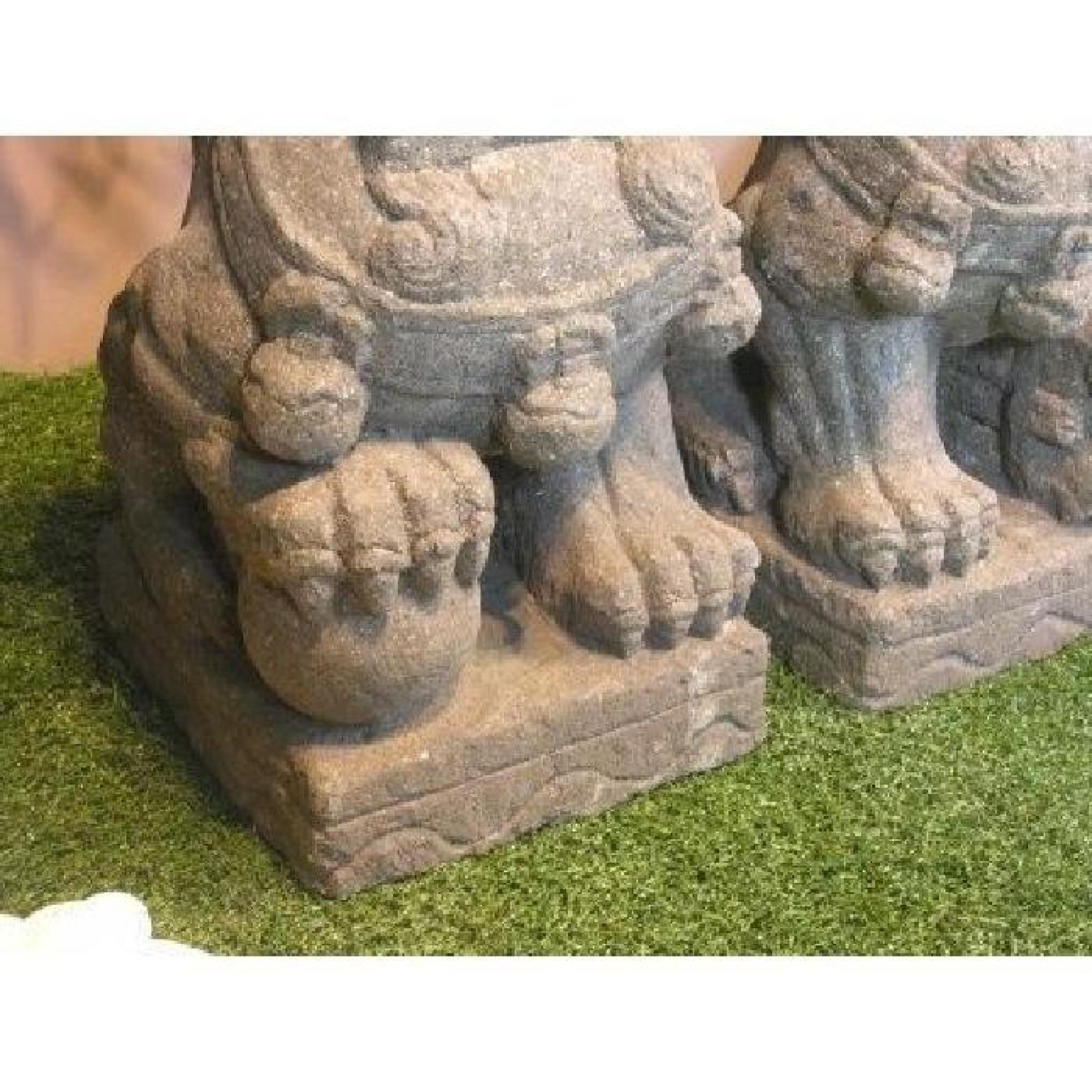 Deux Statue chien Fu Foo lion pierre volcanique... pas cher