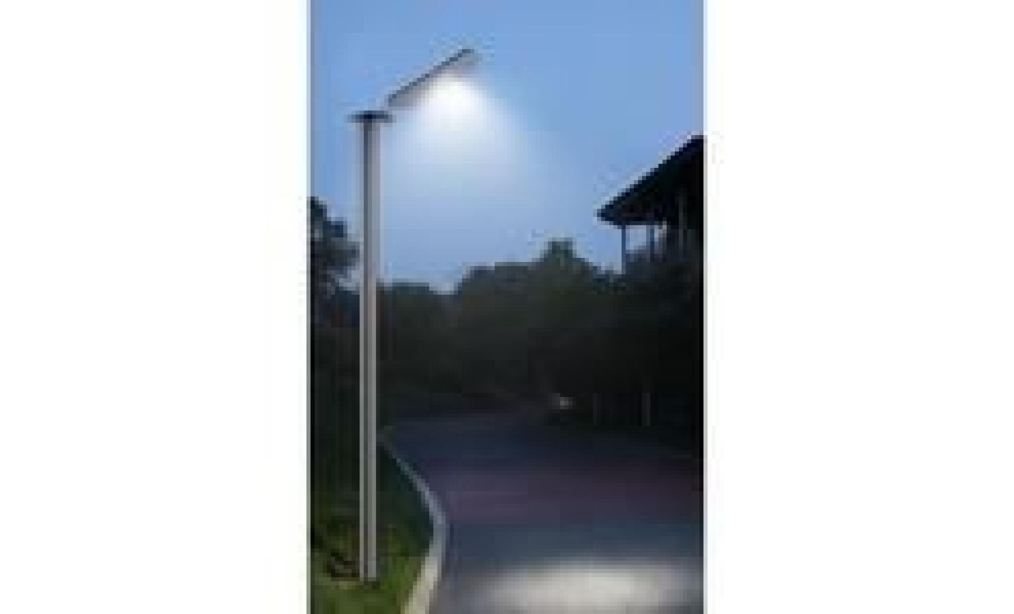 eclairage solaire exterieur intelligent, panneau 8w integre, led 360 lumens blanc chaud pas cher