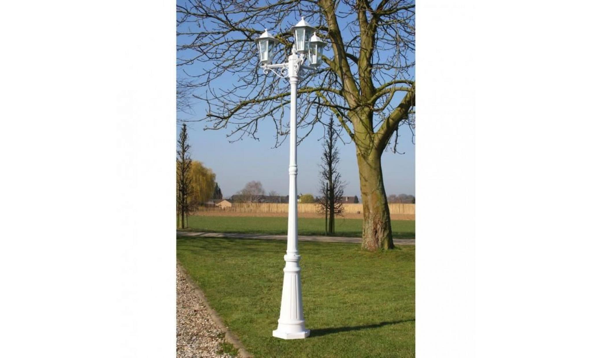r126 hauteur 215 cm couleur kuala lumpur ce lampadaire blanc de 215 cm a 3 lampes en