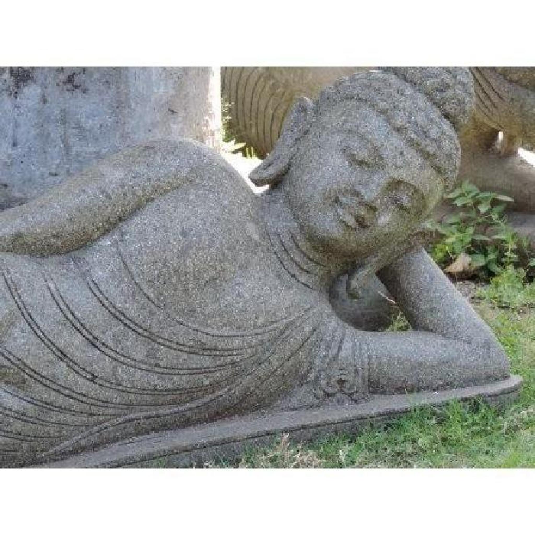 Statue Bouddha allongé en pierre volcanique 1m50 pas cher