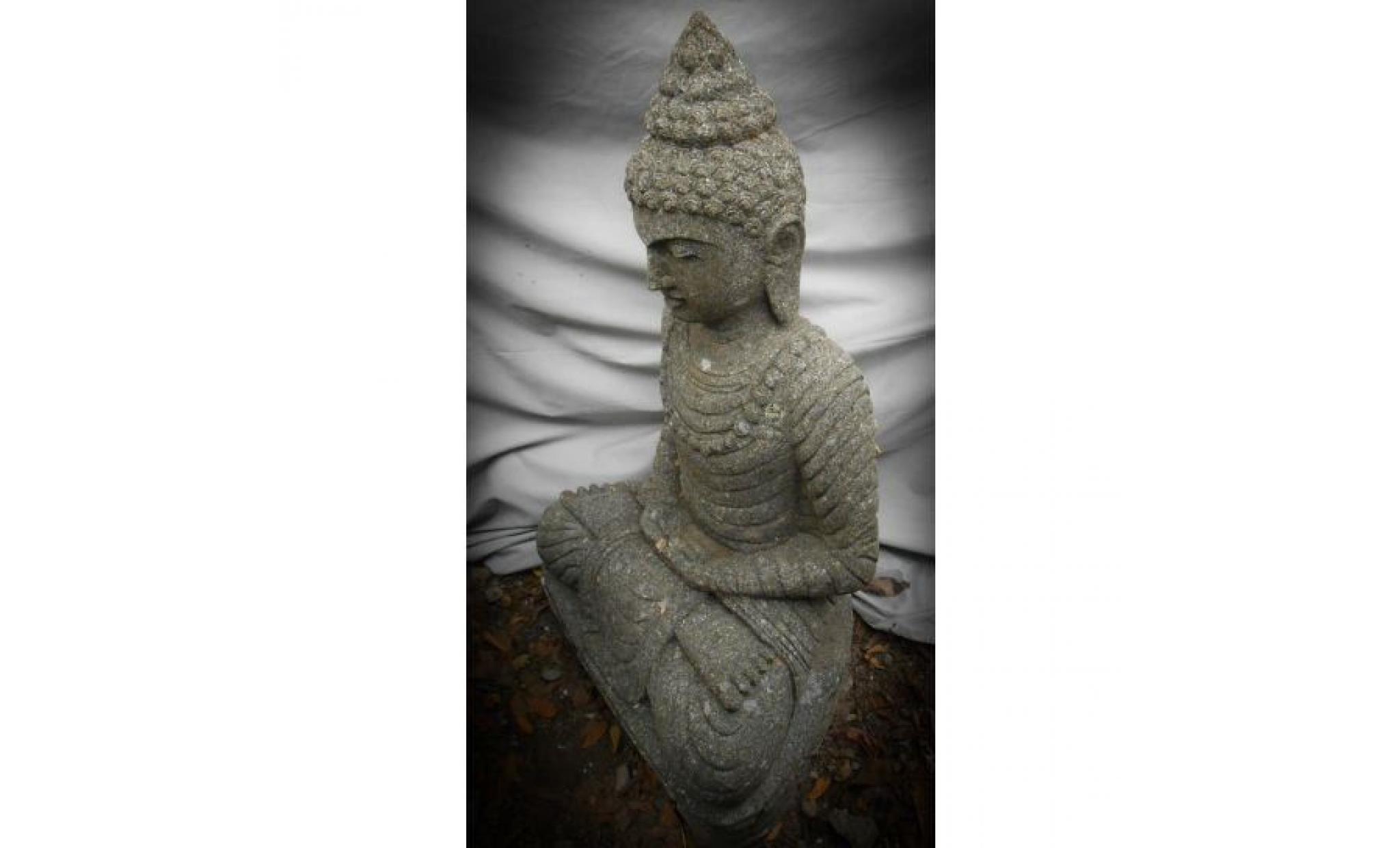 statue de bouddha assis jardin zen en pierre volcanique collier 50 cm pas cher