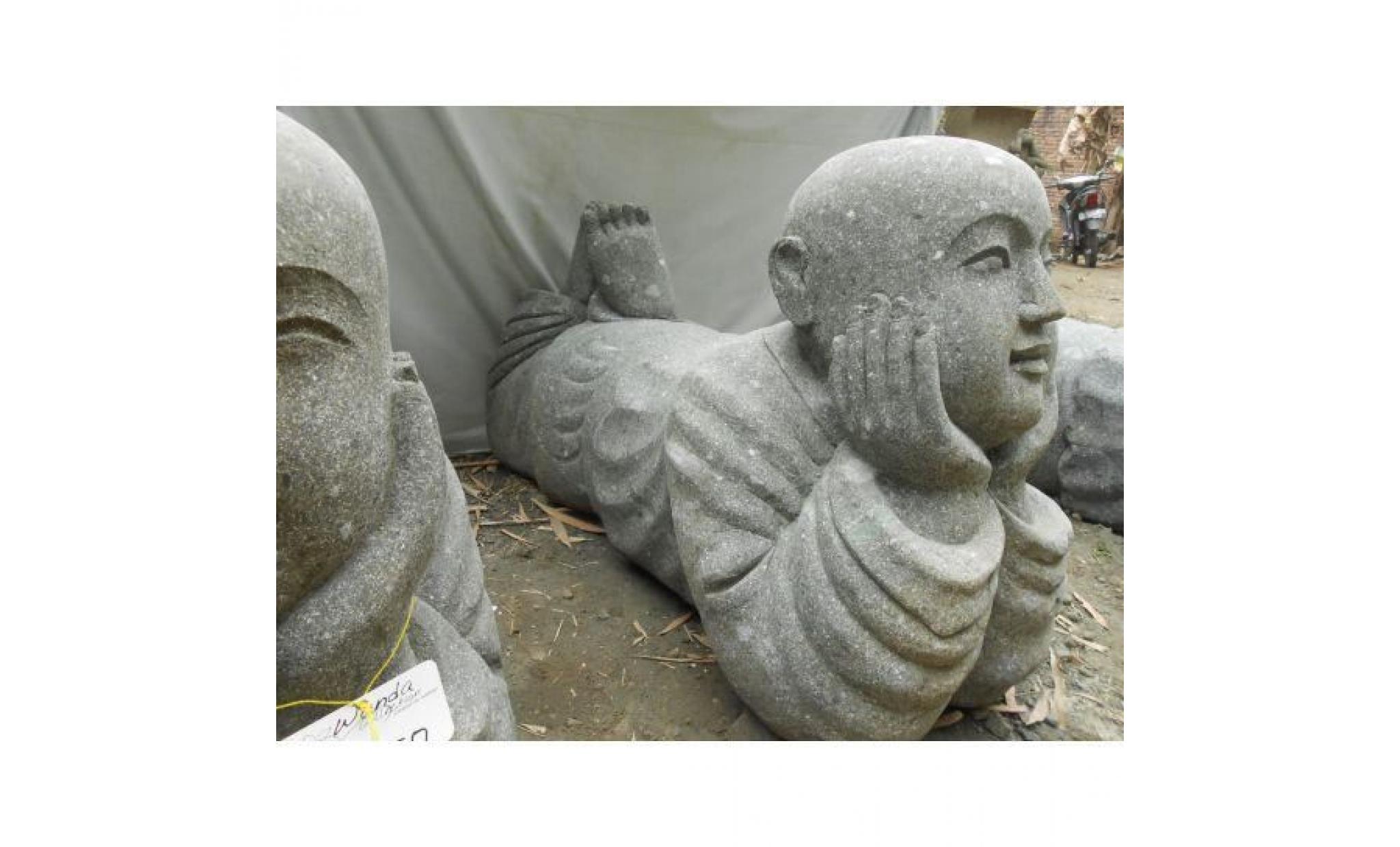 statue de jardin moine couché en pierre 1m