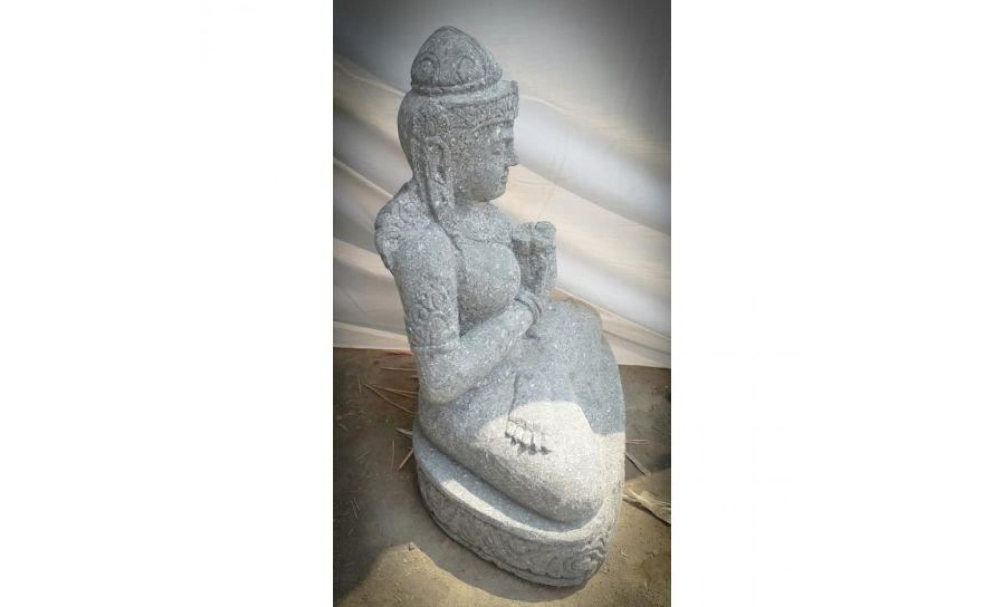 statue déesse balinaise dewi fleur en pierre de lave 50cm pas cher