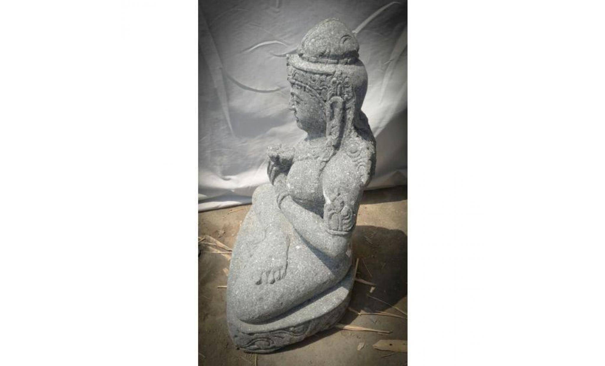 statue déesse balinaise dewi fleur en pierre de lave 50cm pas cher