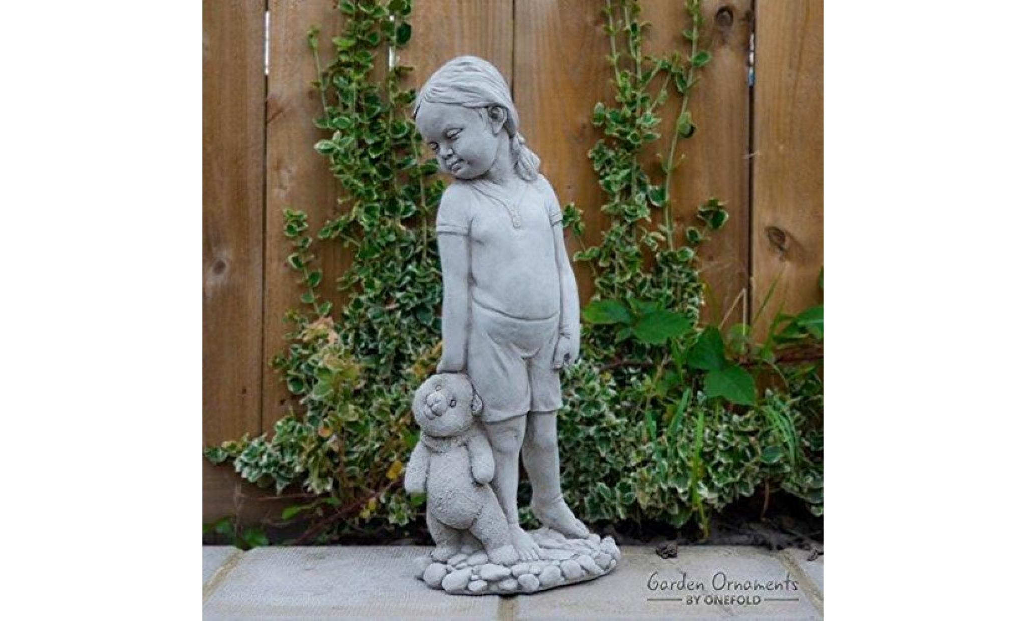 statue fille avec peluche   décoration de jardin