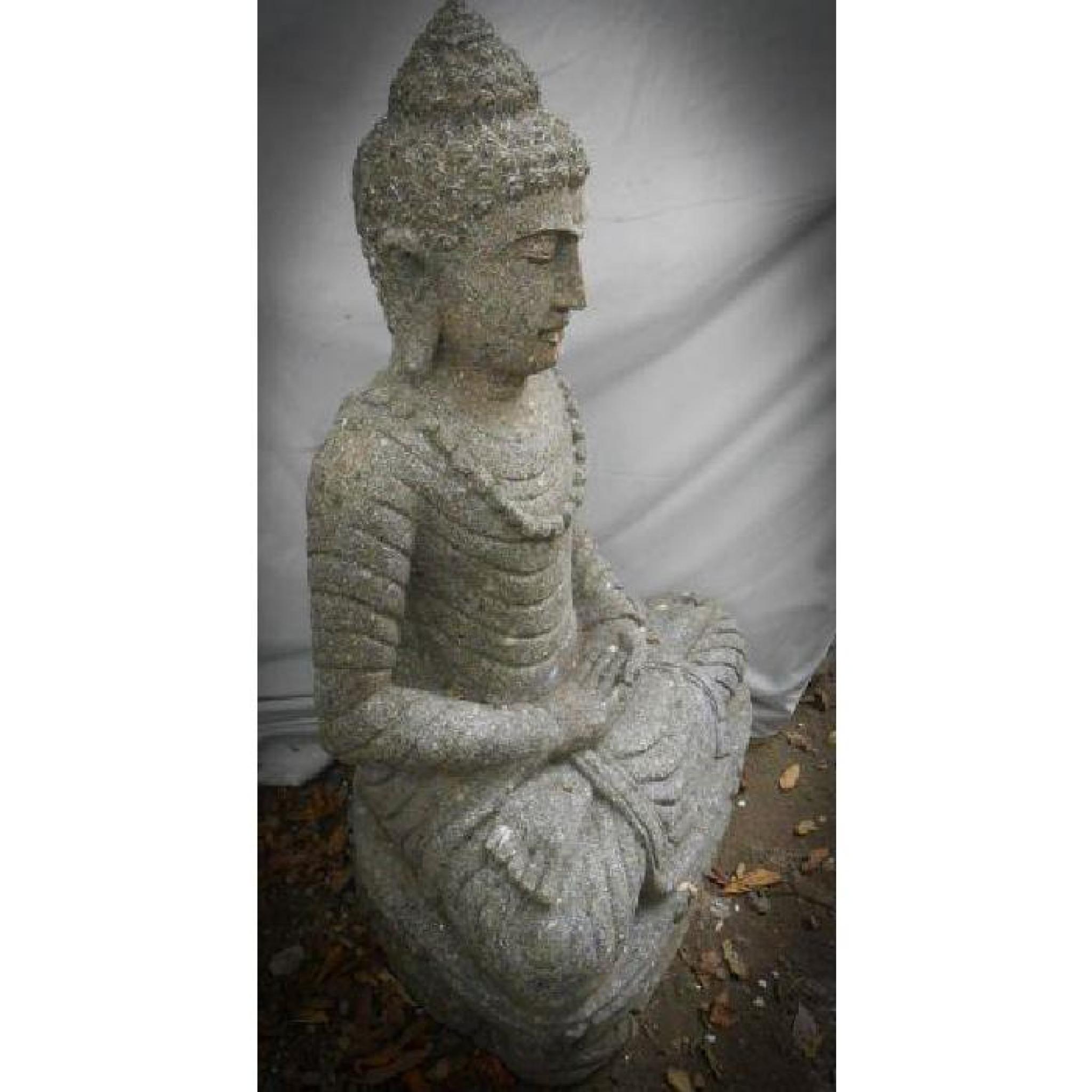 Statue jardin zen exterieur Bouddha assis pierre volcanique collier 80 cm pas cher