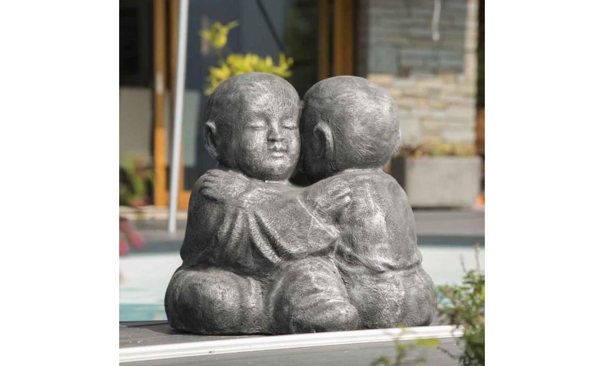statue moines shaolin enlacés patiné gris 40 cm